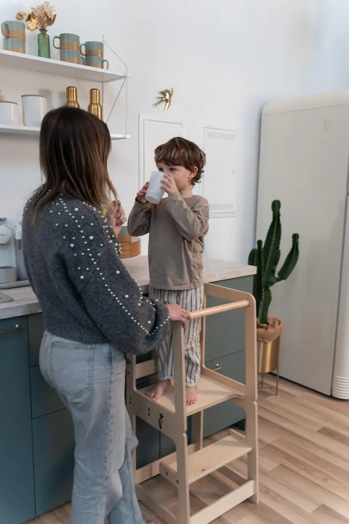 Tabouret d'observation Montessori transformable en bureau pour petit - 5