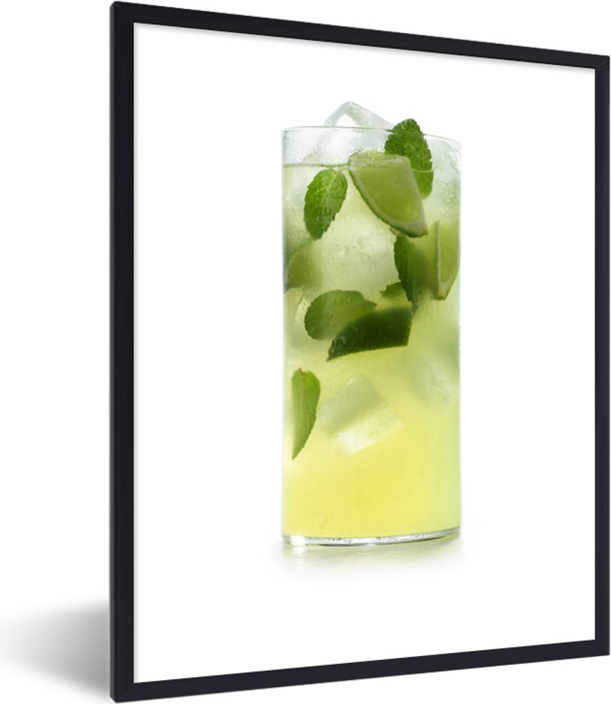 MuchoWow MuchoWow Gerahmtes Poster Frischer grün gefärbter Cocktail auf weißem Hintergrund 30x40 cm - Poster mit zchwarzem Bilderrahmen - Wa...