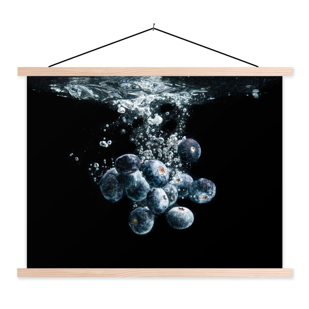MuchoWow Textilposter Blaubeeren - Obst - Beeren - Stillleben - Wasser - Schwarz 40x30 cm mit holzfarbenen Rahmen - Bilder