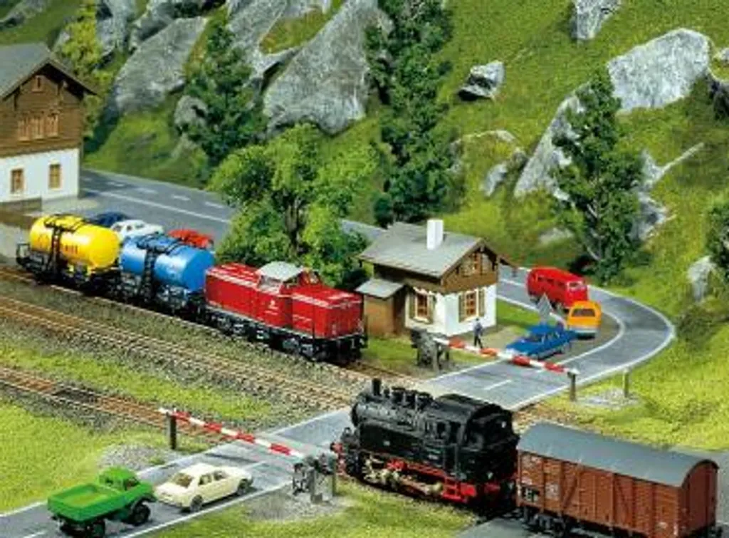 Passage à niveau Faller 282730 pour train miniature époque II à l'échelle Z