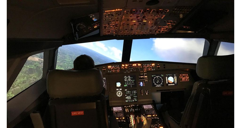 Jochen Schweizer Flugsimulator Hamburg (A320 - Economy lang); Erlebnis verschenken oder selbst erleben; Gutschein gültig für 1 Person