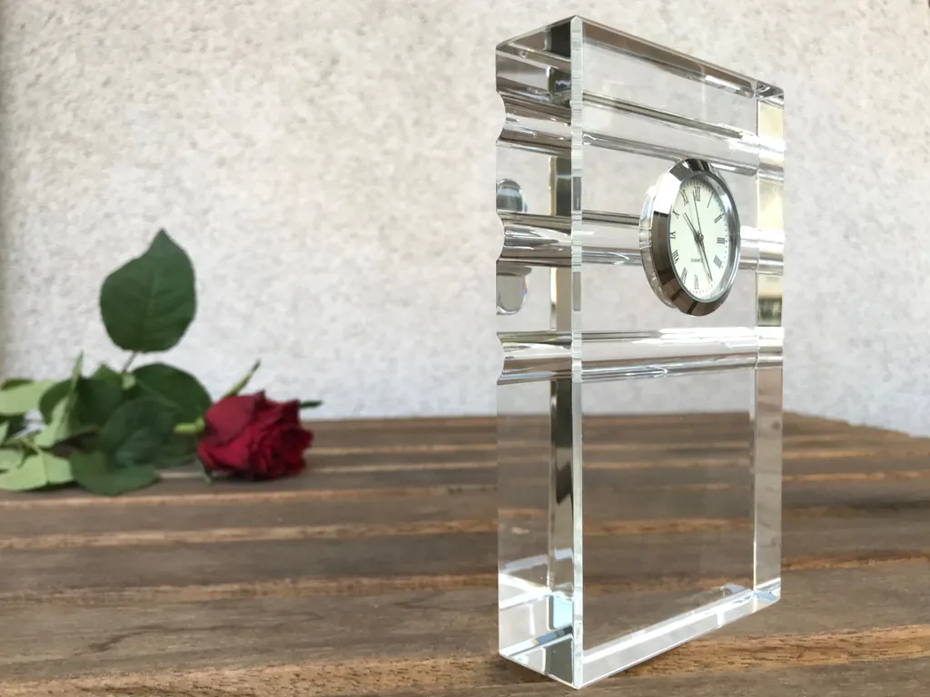Horloge personnalisée de bureau en verre décorée d'un cheval cristal - 3