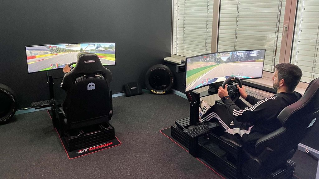 Jochen Schweizer Sim Racing Hamburg; Erlebnis verschenken oder selbst erleben; Gutschein gültig für bis zu 4 Personen