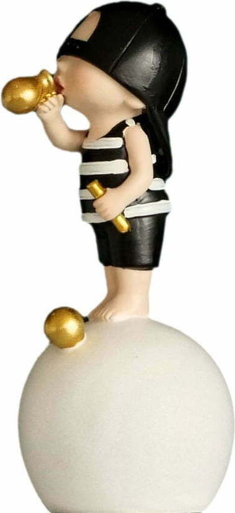 Nordische Dekorative Figur – Junge auf einem Ball mit Kaugummi – Bubble Boy