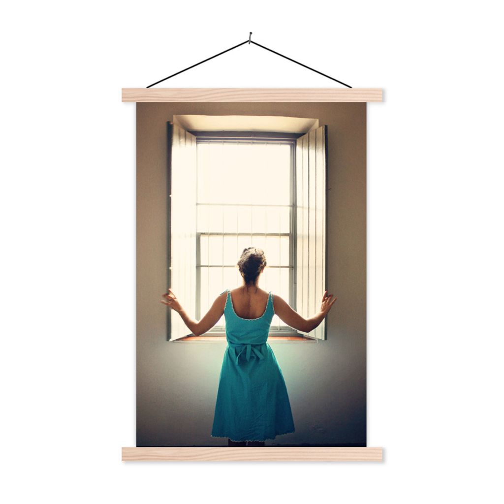 MuchoWow Textilposter Frau öffnet Fenster 120x180 cm mit holzfarbenen Rahmen - Textil-Plakat