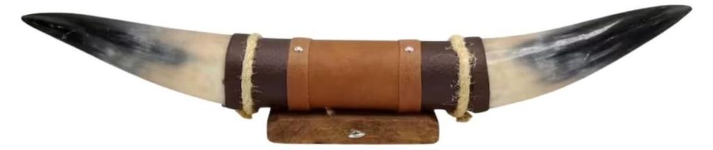 Bullenhorn Wandobjekt Modell 7 - Naturhorn Einzelstück mit Leder & Holzhalterung -