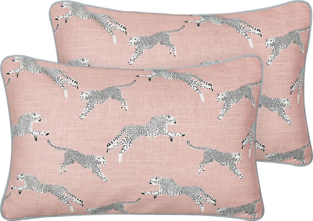 BELIANI Dekokissen 2er Set Rosa aus Baumwolle 30 x 50 cm Rechteckig Gerpardenmuster Tiermotiv für Bett Sofa Couch Kinderzimmer Schlafzimmer Wohnzi...
