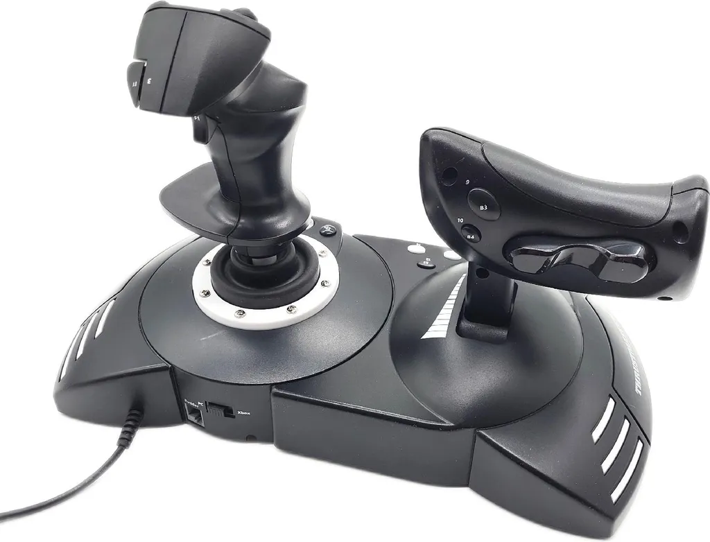 Pilotez avec le Thrustmaster T.Flight Full Kit X pour Flight Simulator - 29