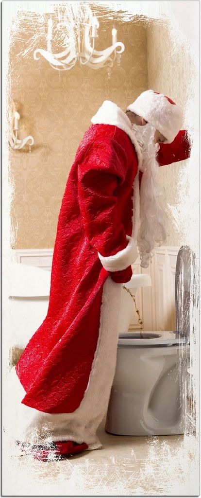 Wallario Kunstdrucke Wandbilder Holz in : Brillante Farben, Größe 50 x 125 cm Motiv Weihnachtsmann macht Pause und pinkelt auf edler Toilette