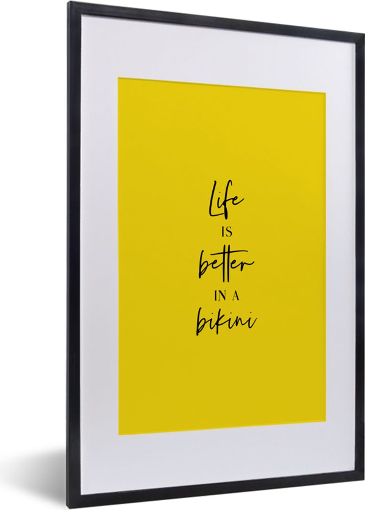 MuchoWow Gerahmtes Poster Das Leben ist besser im Bikini - Gelb - Zitat 40x60 cm - Poster mit Schwarzem Bilderrahmen Wandposter Rahmen Foto Bilde...