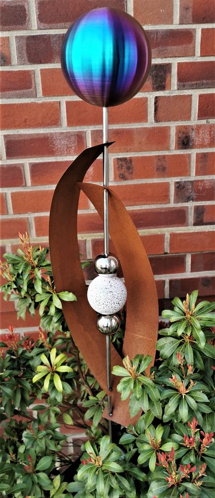 Skulptur Deimos rainbow matt gebürstet 145 cm Edelstahl & Cortenstahl Beetstecker Gartenstecker Rosenkugel