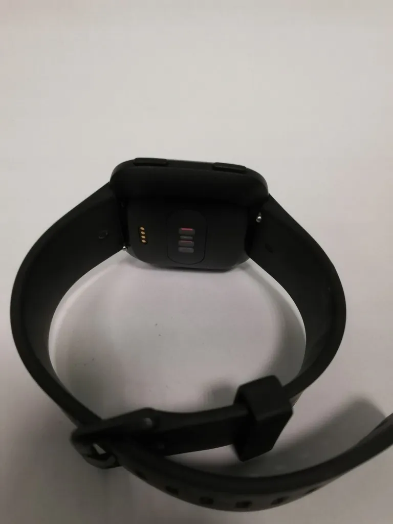 Ne Manquez Plus Rien avec la Fitbit Versa Noir : Notifications et NFC - 17