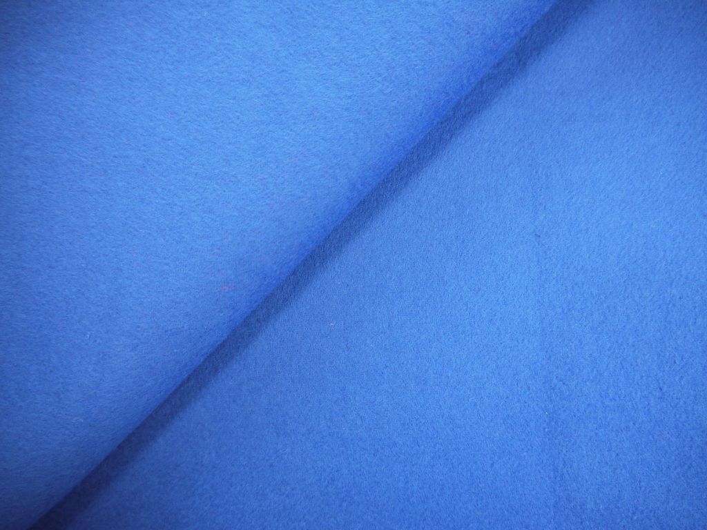 Bühnenmolton B1, 300g/m², 3m breit, zweiseitig gerauht, inkl. Zertifikat – in Carpet Blau