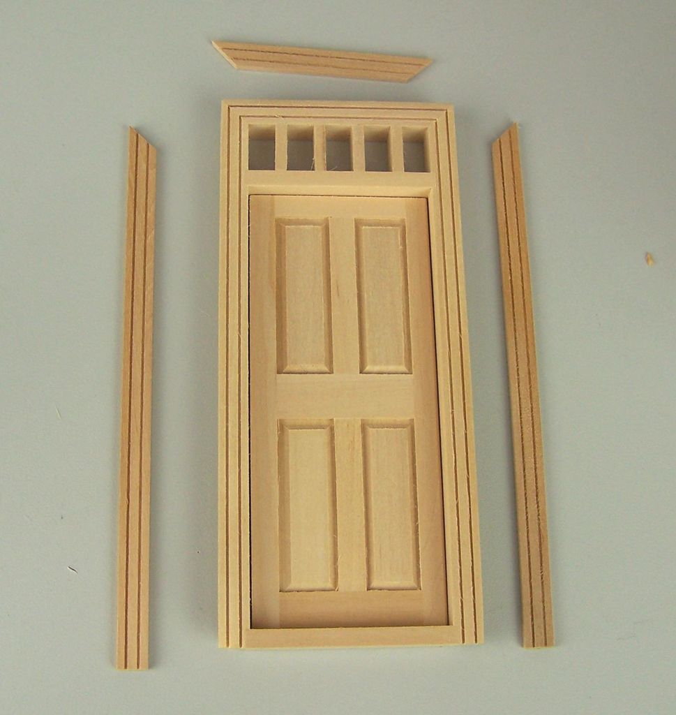 Tür aus Holz mit Ausschnitte für 1:12 Puppenhaus Nußfarbig 17,5x7,5 cm. 