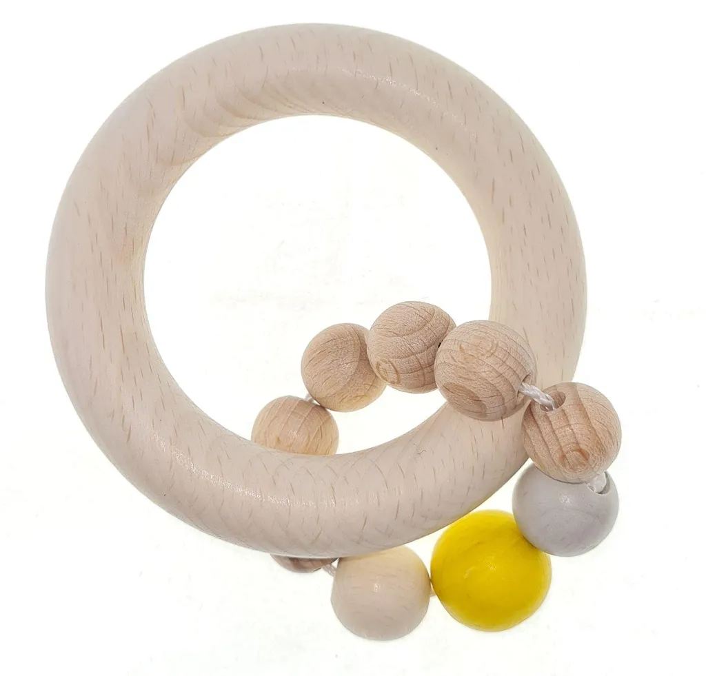 Hochet de dentition en bois Hess avec anneau à billes jaune ludique