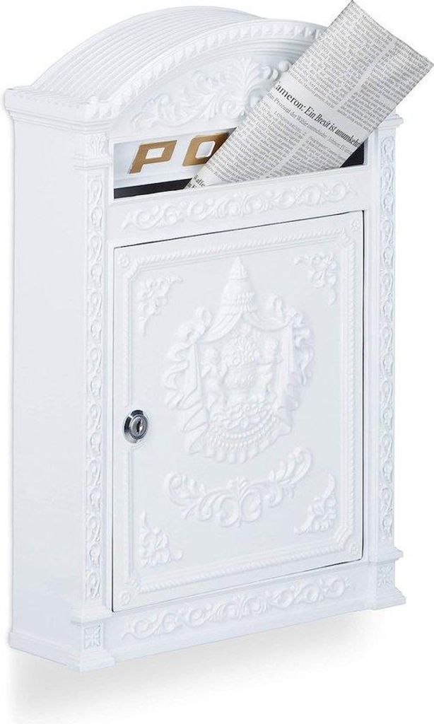 Alte Briefkasten, englische Wandbriefkasten, gegossenes Aluminium, Briefschlitz für DIN A4, Maße: 44,5 x 31 x 9,5 cm, weiß