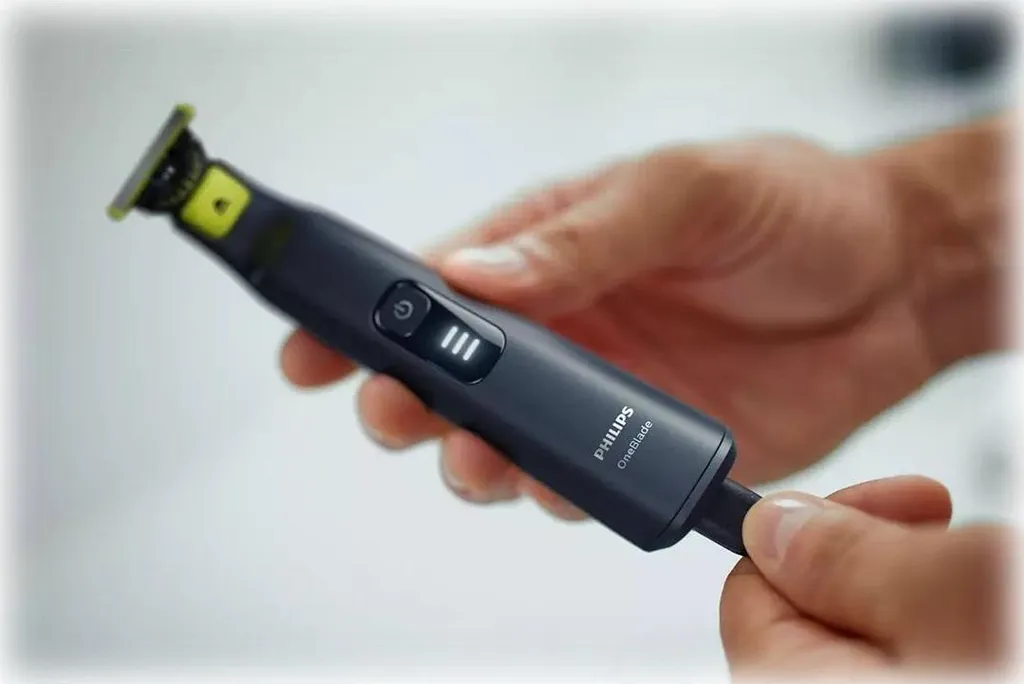 Tondeuse Philips visage étanche avec lame double sens et haute précision - 19