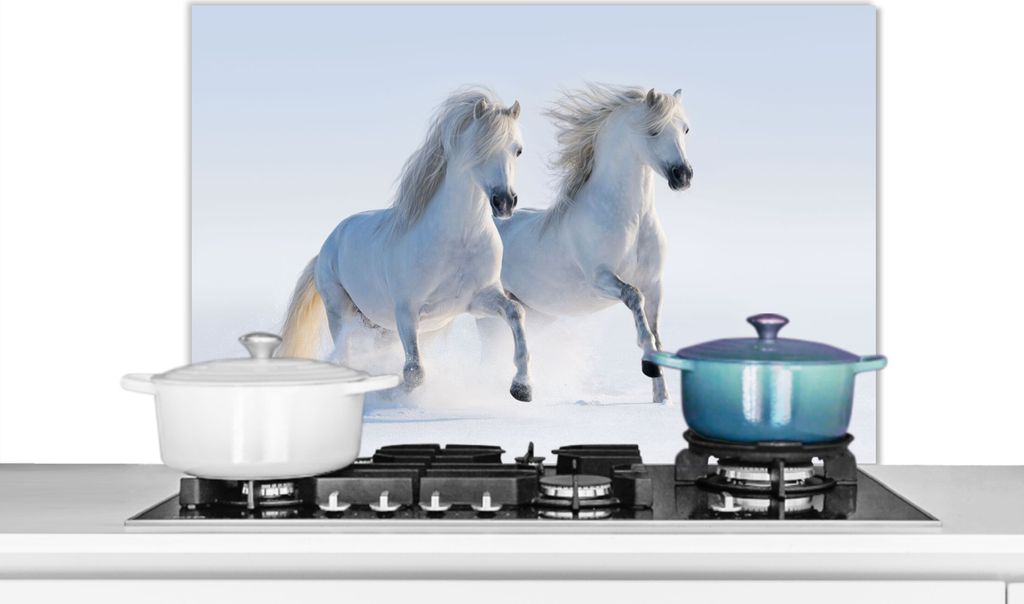 KitchenYeah Spritzschutz Küche - Küchenrückwand - Wandschutz für Herd und Spüle - Winter - Pferde - Schnee 90x60 - Alu-Dibond (Alternative ...