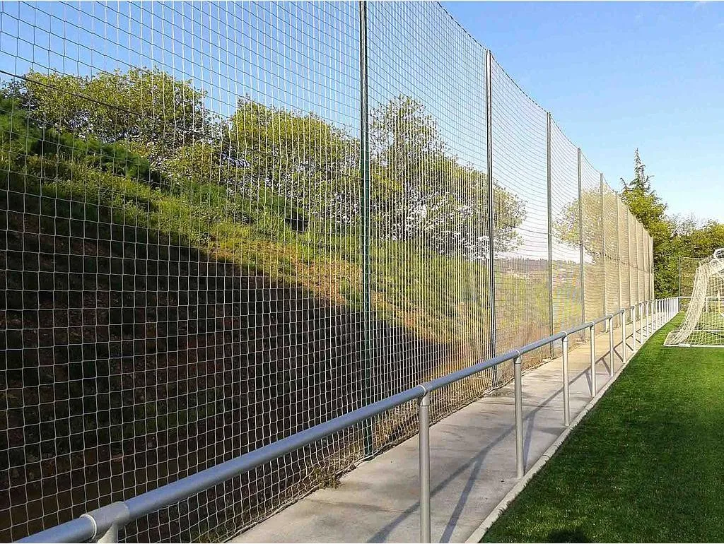 Poteau métallique 6m pour suspendre un filet de protection haut