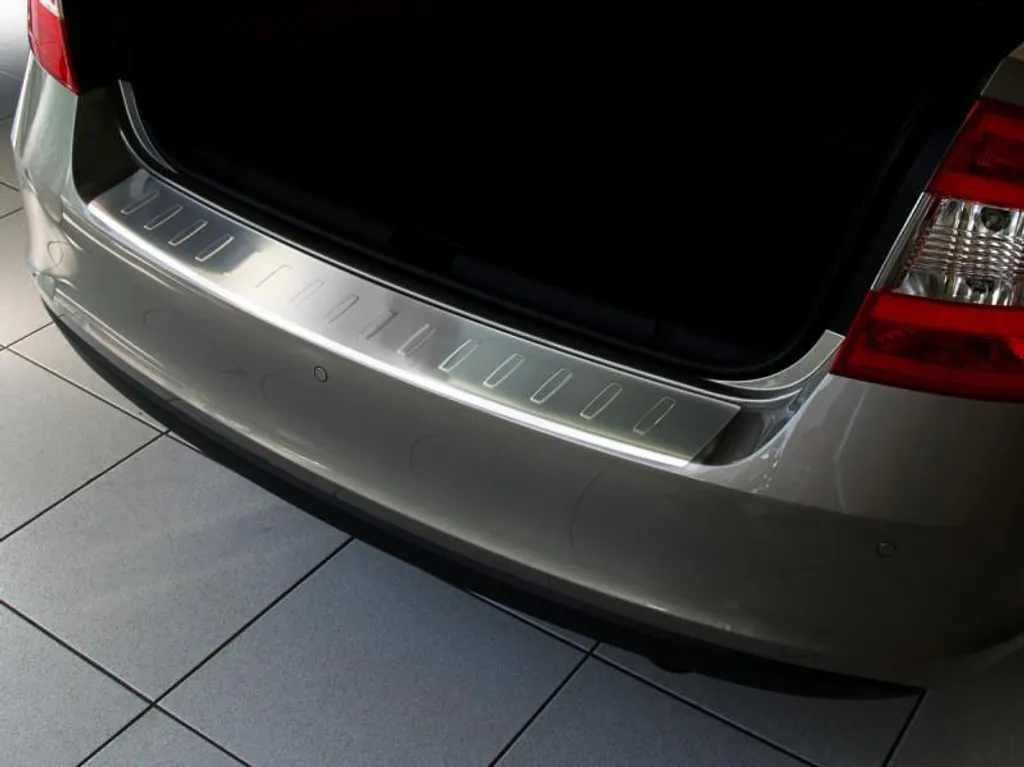 Protection de pare-chocs Skoda Rapid Liftback 2012-2019 - Look mat