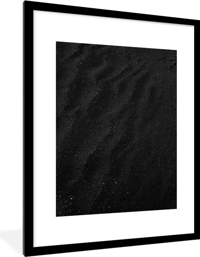 MuchoWow Gerahmtes Poster Sand - Schwarz - Weiß - Strand 60x80 cm - Poster mit Schwarzem Bilderrahmen Wandposter Rahmen Foto Bilder - Wohnzimmer...