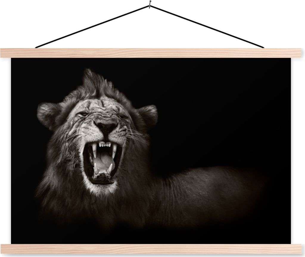 MuchoWow Textilposter Löwe - Wild - Schwarz - Weiß 120x80 cm mit holzfarbenen Rahmen - Aufhängeset