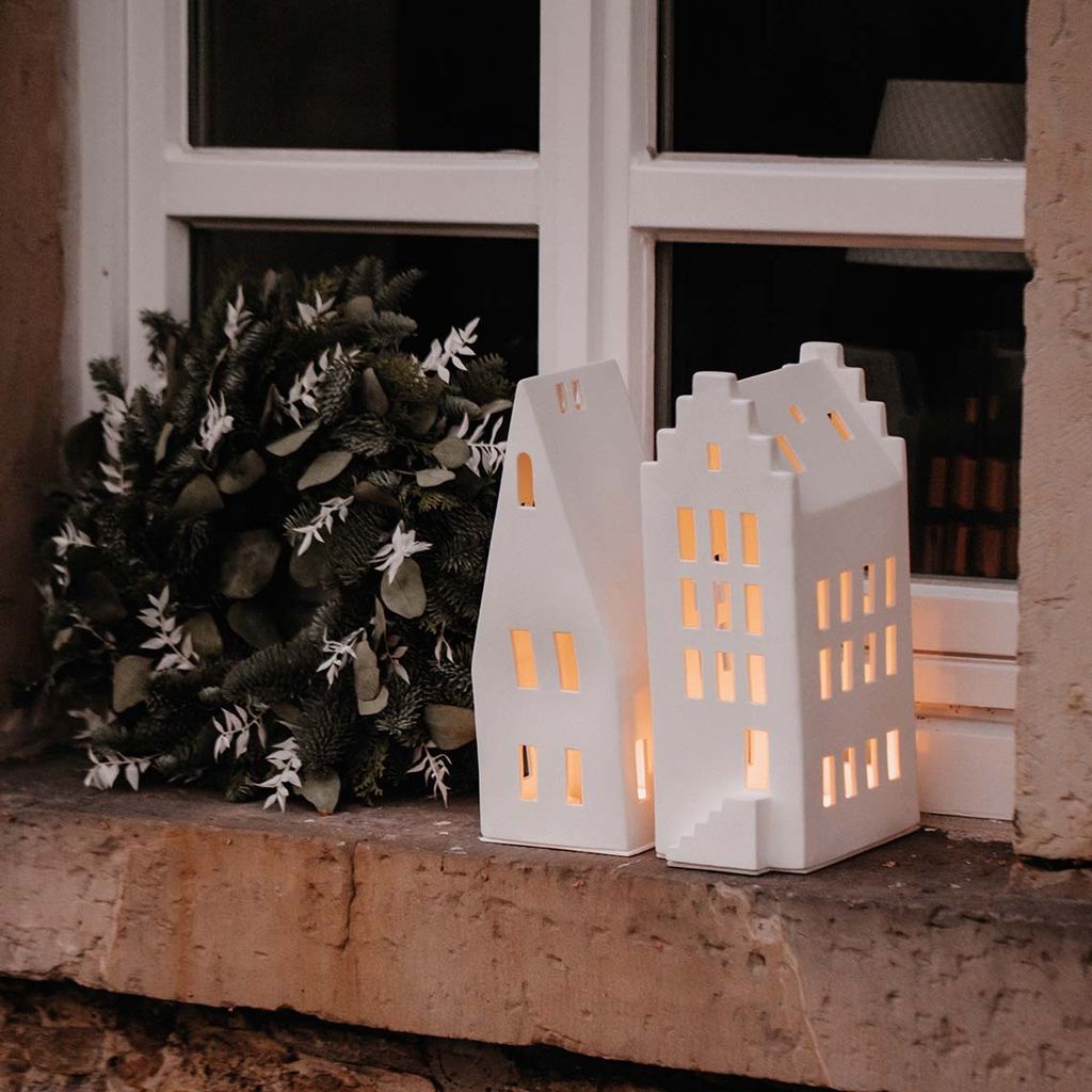Großes Lichthaus Spitzdach 12 x 11 x 30,5 cm Produktbild 
