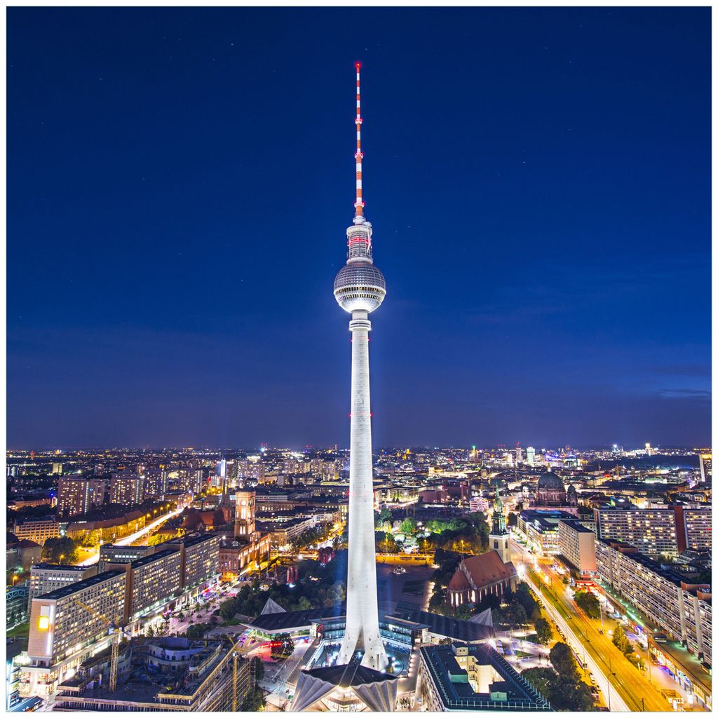 Wallario Wandbild aus Acryl, 50 x 50 cm, freischwebende Optik - Fernsehturm Berlin bei Nacht