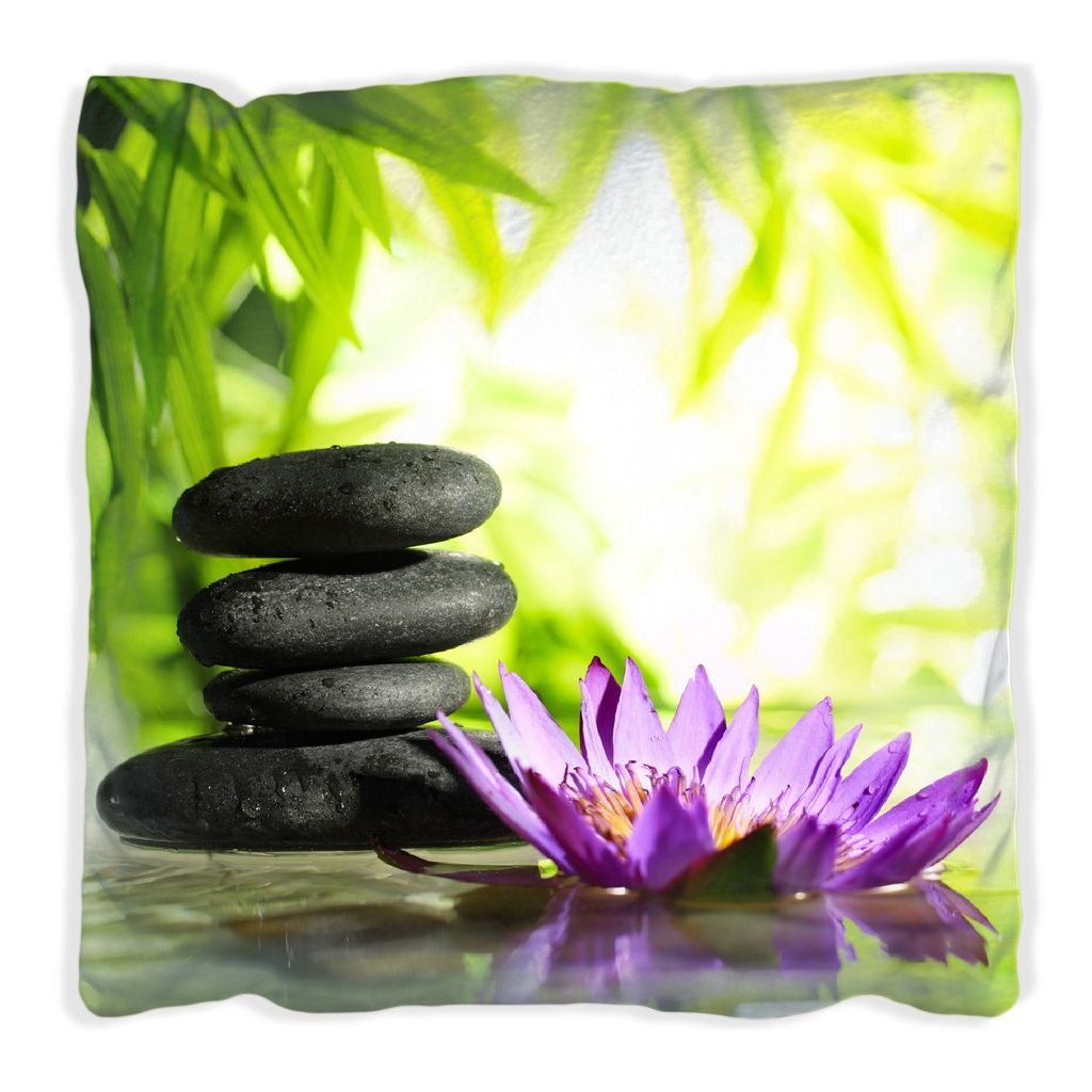 Wallario Premium Kissen, weiche Oberfläche, mit Motiv Steinstapel in schwarz mit Blumenblüte in lila, Größe: 30 x 30 cm, mit weißer Rückseite