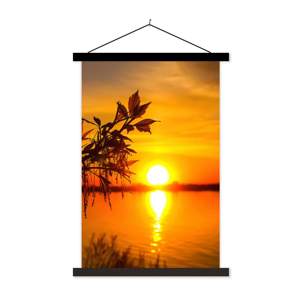 MuchoWow Textilposter Sonnenuntergang - Wasser - Pflanzen - Orange 60x90 cm mit schwarzem Rahmen - Poster Wohnzimmer