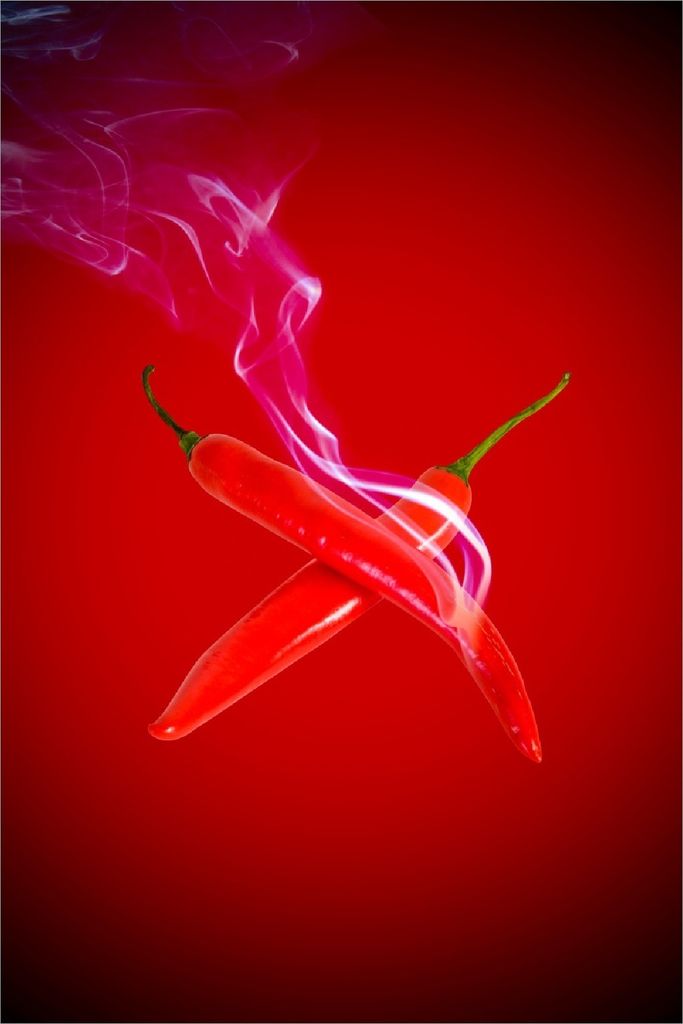 Wallario Poster - Rauchende Chili-Schoten im Duo vor rotem Produktbild 