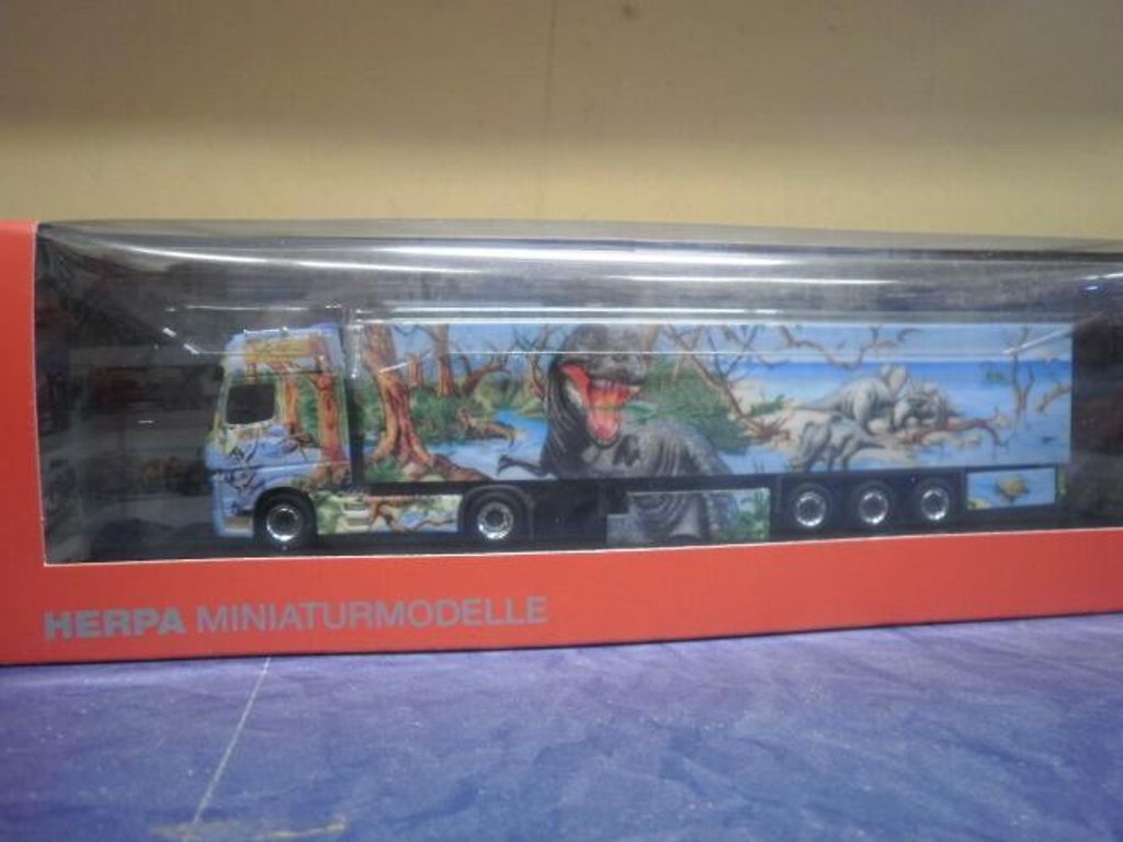 Herpa LKW MB Actros 11 Giga Kühl-KSZ Weltgesch 5.1 Produktbild 