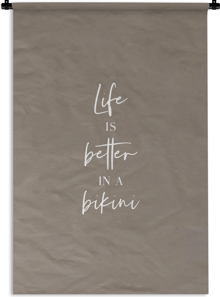 MuchoWow Wandteppich Wandbehang Das Leben ist besser im Bikini - Grey - Zitat 120x180 cm Tapisserie Dekoration Wandtuch - Schlafzimmer - Dekorati...