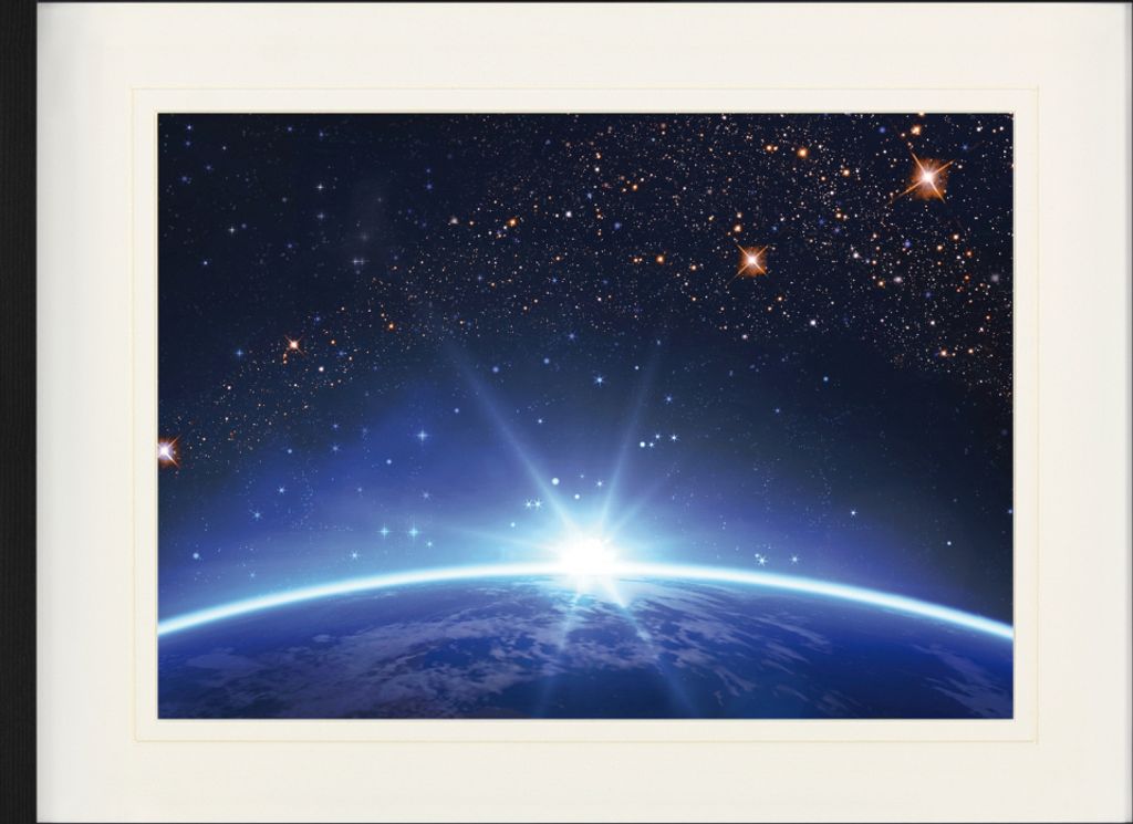 Der Weltraum Gerahmtes Bild Mit Edlem Passepartout | Wand-Bilder | Im Bilderrahmen - Sternenhimmelœber Dem Erdhorizont (60 x 80 cm)