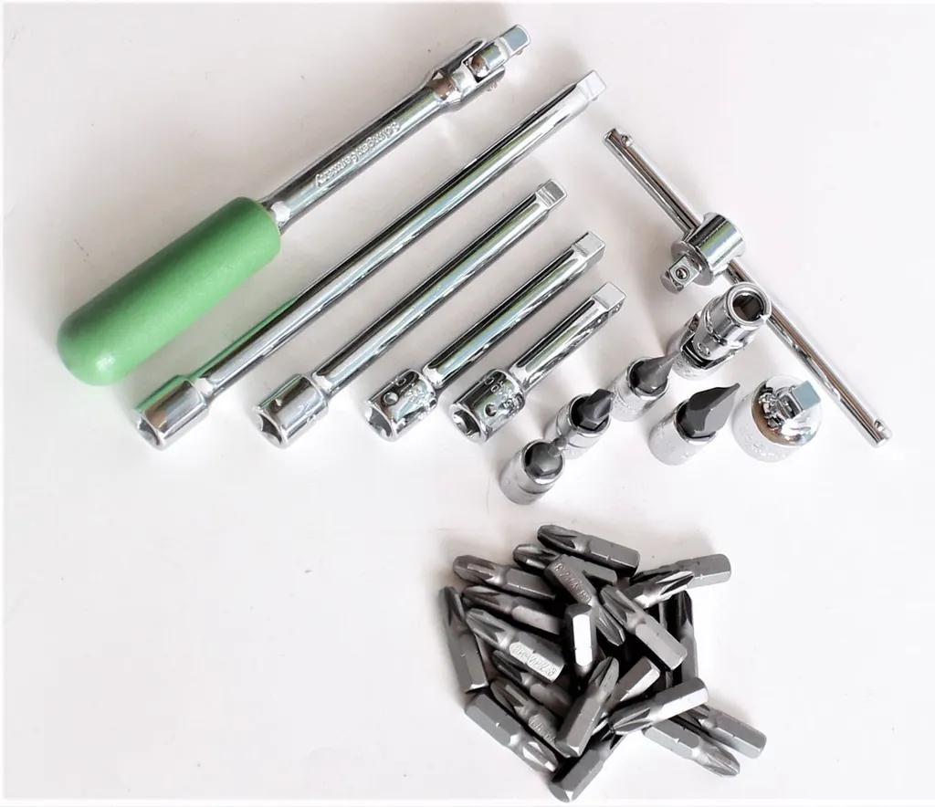 Set 13 Pezzi SALTUS 1/4" per Appassionati di Motori e Fai da Te