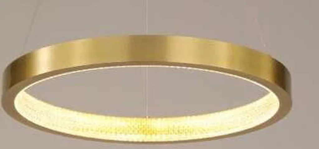 Lustre LED 60cm Anneau Laiton Doré : Eclairage Puissant et Design