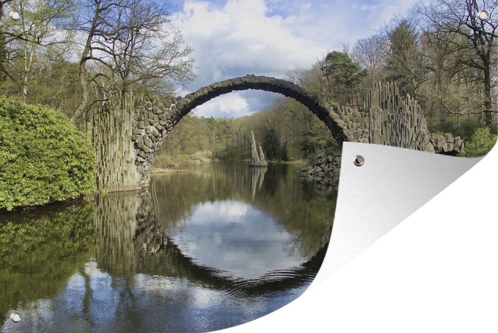 MuchoWow 120x80 cm Outdoor-Poster Gartendeko Sichtschutz Garten Poster für den Garten Die Rakotz-Brücke in Kromlau bei bewölktem Himmel