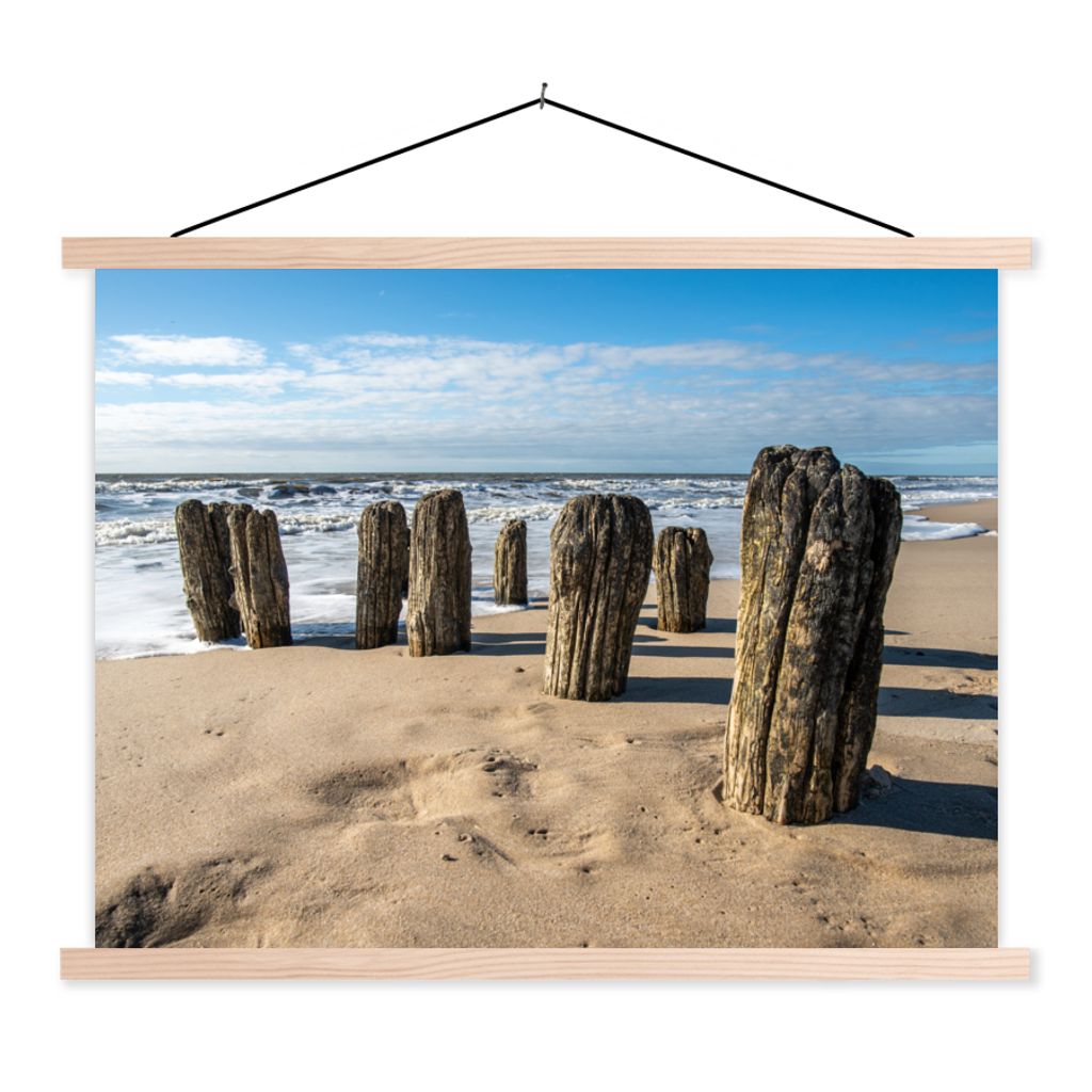 MuchoWow Textilposter Sand - Strand - Pfahl - Wasser - Sommer 120x90 cm mit holzfarbenen Rahmen - Magnetisch