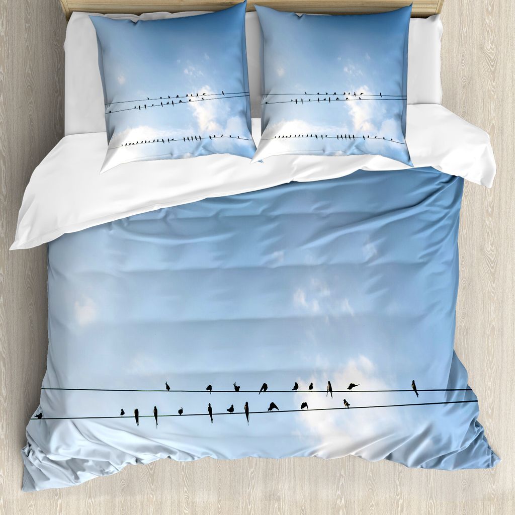 ABAKUHAUS Tier Bettbezug, Schwalben auf Netzkabel, Milbensicher Allergiker geeignet mit Kissenbezügen, 155 cm x 220 cm - 80 x 80 cm, Blassblau Sch...