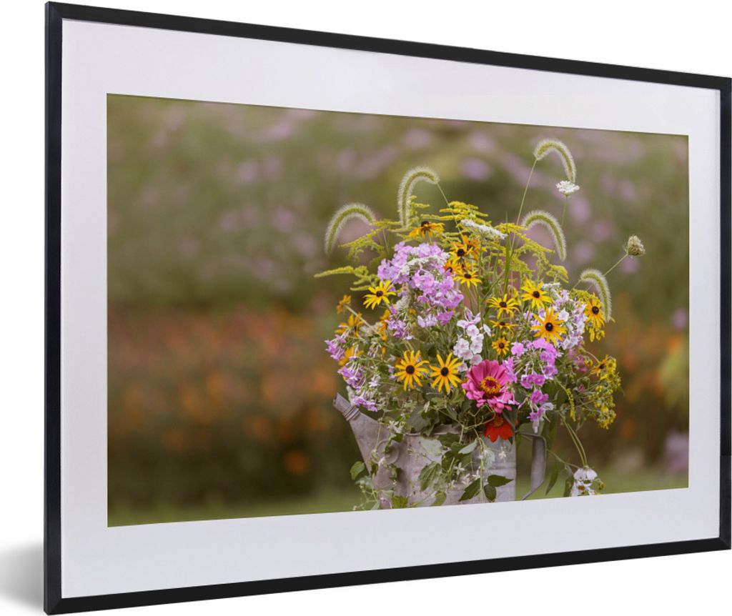 MuchoWow MuchoWow Gerahmtes Poster Blumen - Gießkanne - Farbe 60x40 cm - Poster mit zchwarzem Bilderrahmen - Schlafzimmer - Plakat in Rahmen -...