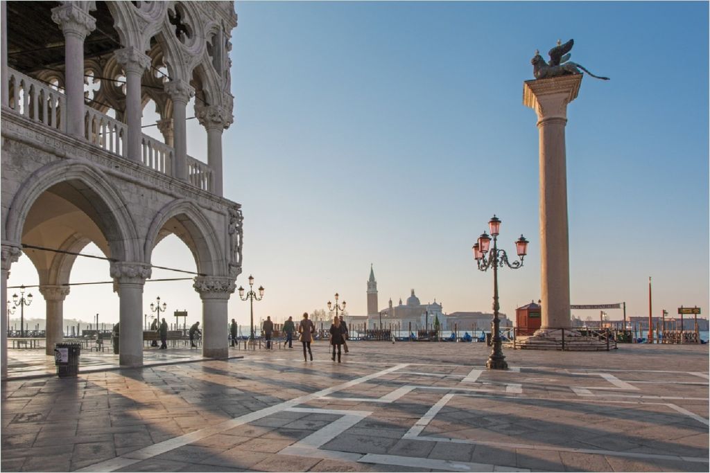Wallario selbstklebendes Poster - Venedig - Dogenpalast, Markusplatz und San Giorgio Maggiore I, Größe: 100 x 150 cm