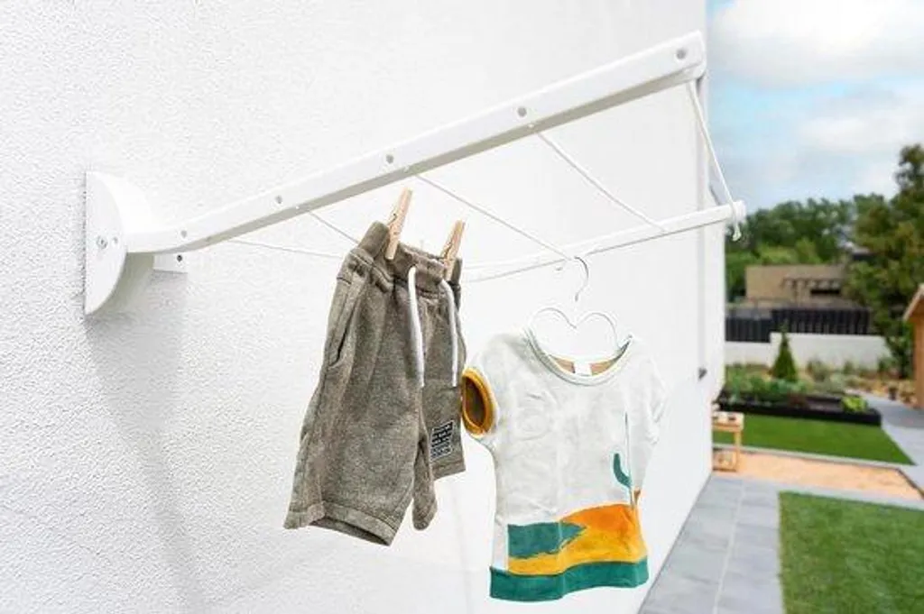 Séchoirs à linge compacts blancs : stoppez l'encombrement dans la maison