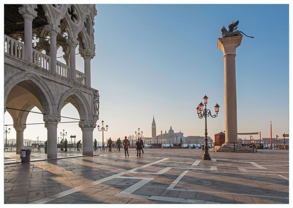 Wallario Premium Glasbild, freischwebende Optik, kräftige Farben, Größe 100 x 70 cm Motiv Venedig - Dogenpalast, Markusplatz und San Giorgio Mag...