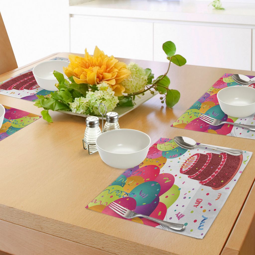 ABAKUHAUS Geburtstag Platzmatten, Erdbeere-Triplex-Kuchen mit Kerzen-Band-Ballon-neugeborenem Feier-Thema, Tiscjdeco aus Farbfesten Stoff für das ...