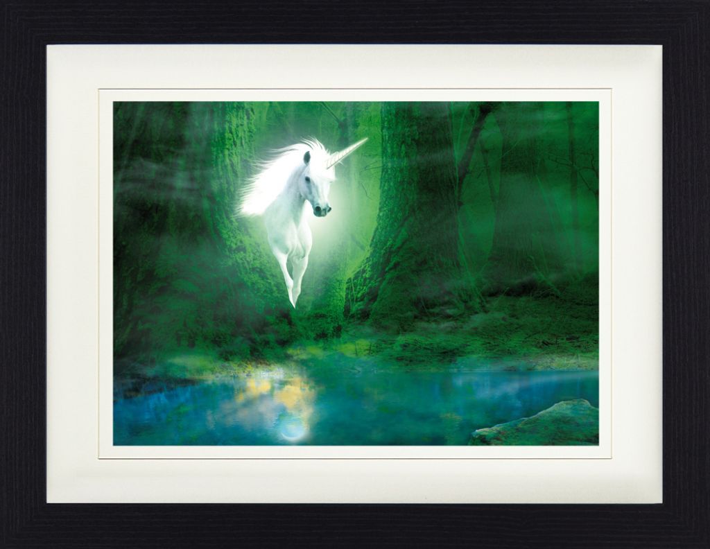 Einhörner Gerahmtes Bild Mit Edlem Passepartout | Wand-Bilder | Im Bilderrahmen - Das Einhorn Im Grünen Zauberwald (30 x 40 cm)