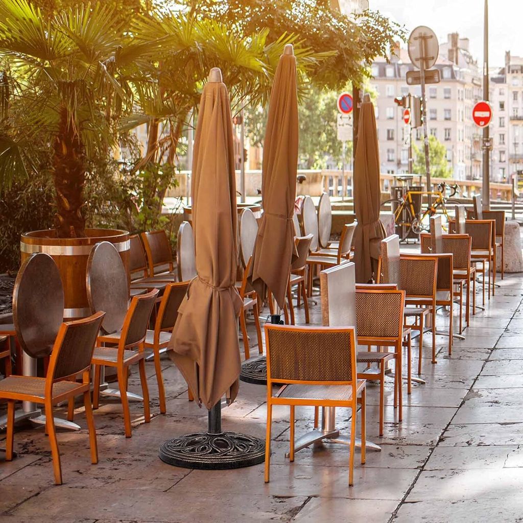 Schwerer Sonnenschirmständer Aus Metall - Für Balkon & Terrasse