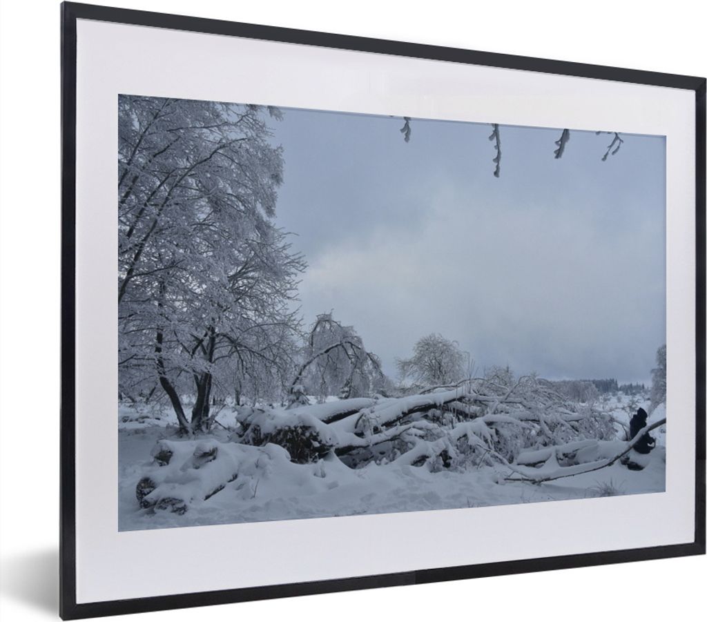 MuchoWow MuchoWow Gerahmtes Poster Eine Winterlandschaft in den Bergen der Ardennen 40x30 cm - Poster mit zchwarzem Bilderrahmen - Bilderrahmen...