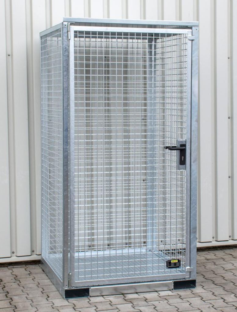 Gasflaschen-Depot, feuerverzinkt, mit Dach u. Tränenblechboden, Flügeltür, max. Kapazität 16 Flaschen, Durchm. 230 mm, BxTxH 1085x1140x2170 mm