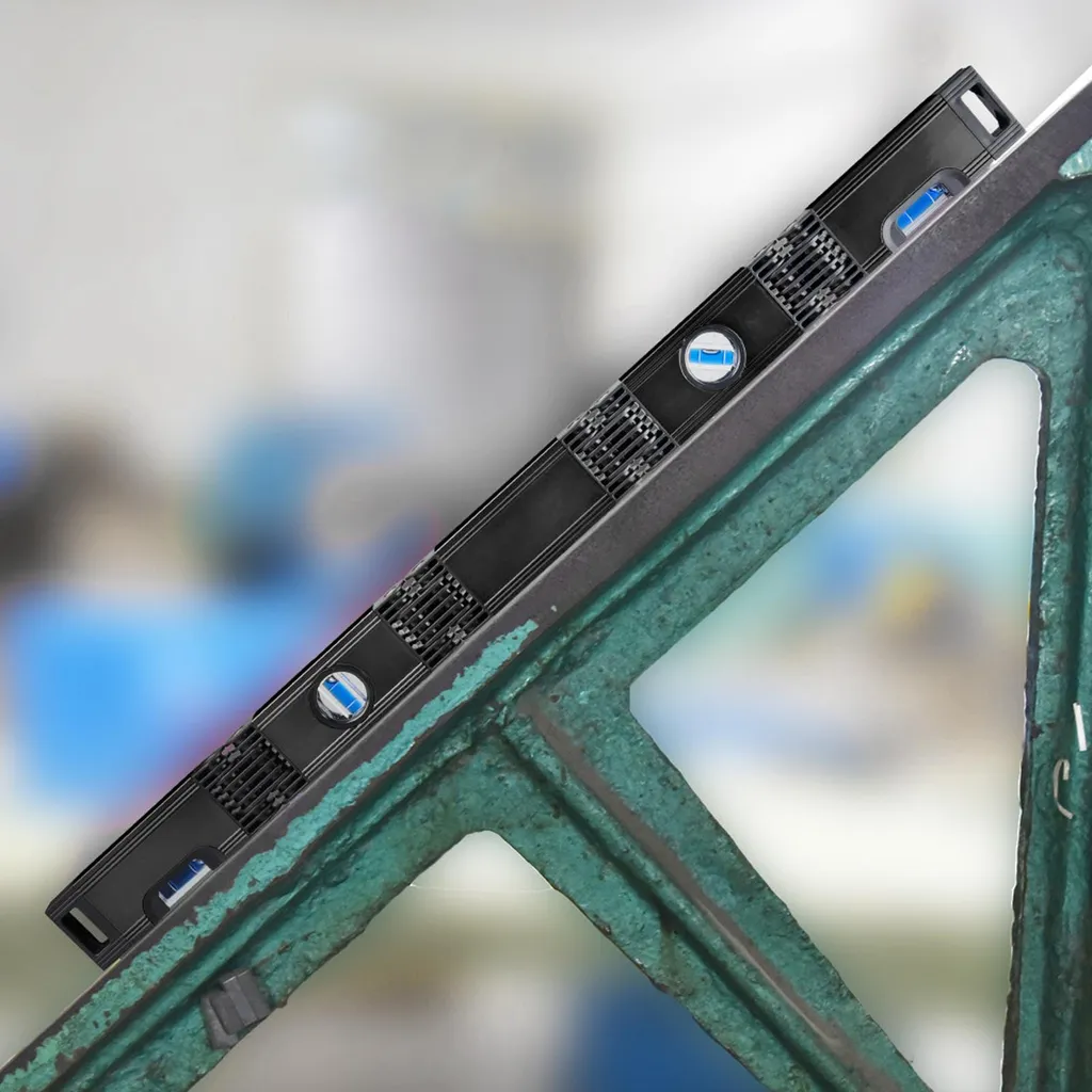 Niveau à bulle flexible multi-angle en aluminium pour espaces difficiles - 20