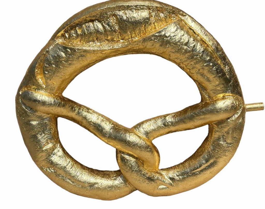 XXL Brezel Blattgold 100cm breit Dekorationsfigur/Werbefigur/Diverse Dekoelemente - GFK - übergroß XXL - für draußen